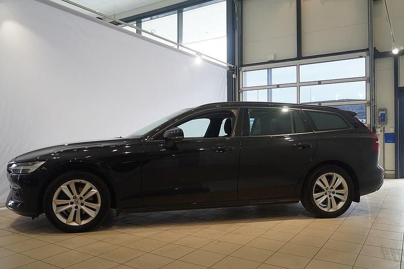 Begagnad Volvo V60 Momentum 150 HK (110 kW) 2019 Svart Kombi
