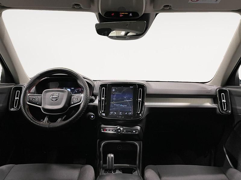 Begagnad Volvo XC40 Momentum 150 HK (110 kW) 2019 Svart SUV