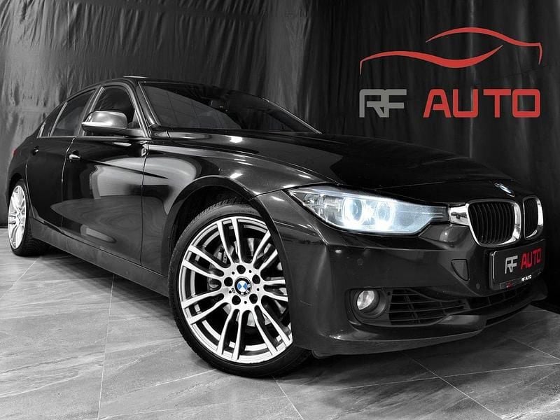 Svart Begagnad 2013 BMW 335 M Sport Sedan | 239 900 kr (Lite dyr) - Bild 1/4