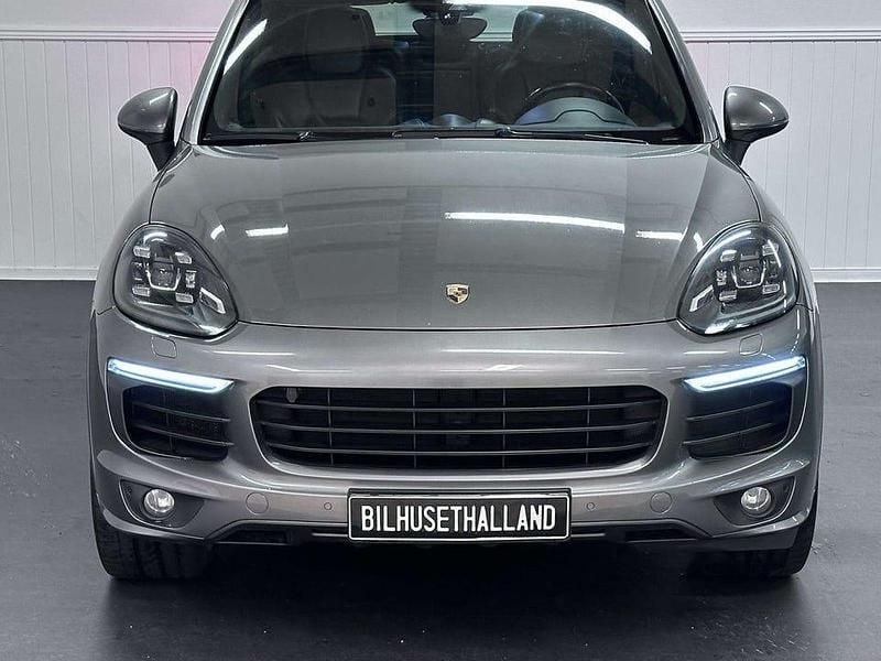 Begagnad Porsche Cayenne S E-Hybrid Sport 417 HK (306 kW) 2016 Grå SUV