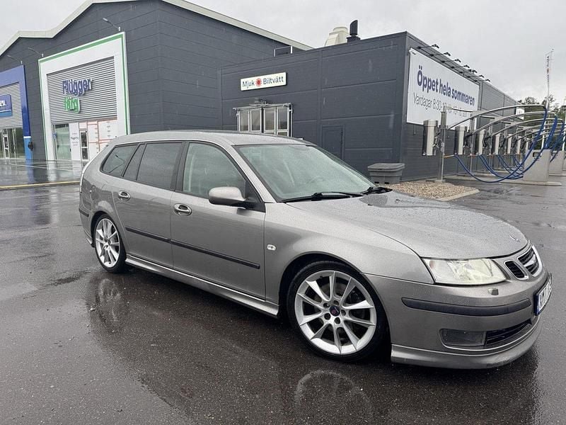 Grå Begagnad 2006 Saab 9-3 Aero Kombi | 44 900 kr (Marknadspris) - Bild 1/4