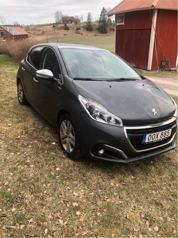 Grå Begagnad 2017 Peugeot 208 Halvkombi | 59 000 kr (Marknadspris) - Bild 1/4