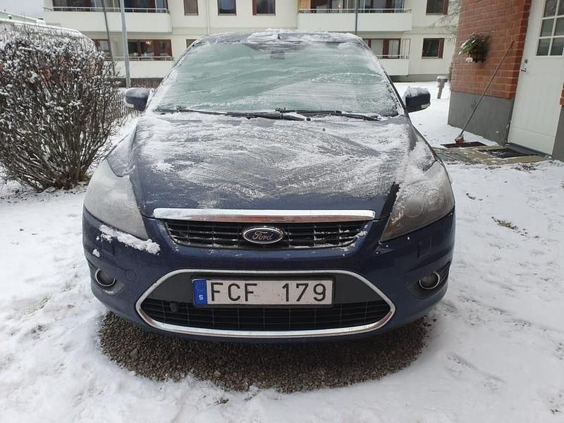 Begagnad 2011 Ford Focus Halvkombi | 32 000 kr (Marknadspris) - Bild 1/4