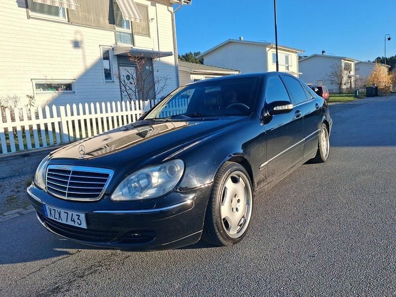 Svart Begagnad 2003 Mercedes S500 Sedan | 45 000 kr - Bild 1/4