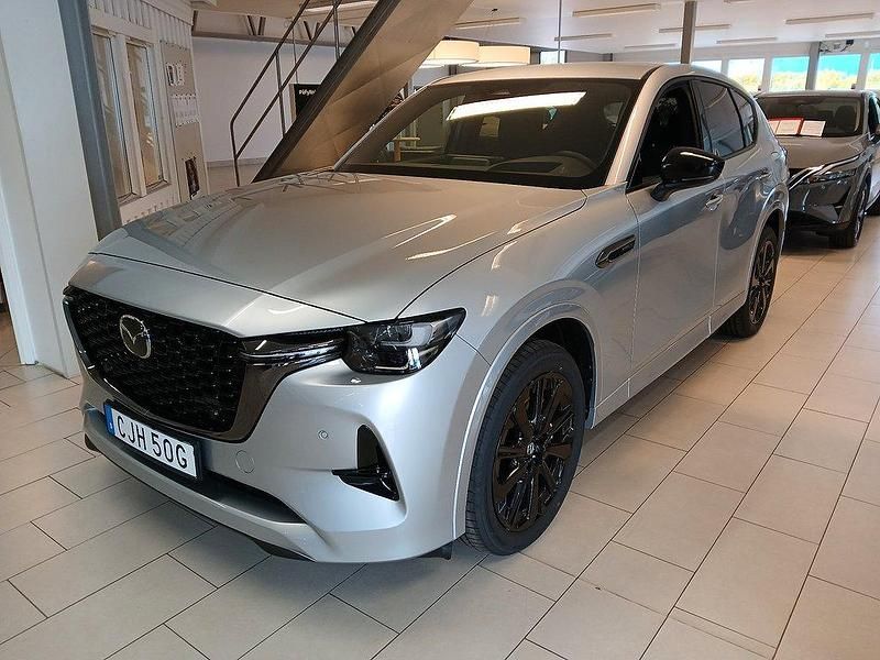 Grå Ny 2025 Mazda CX-60 Homura-Line SUV | 636 000 kr (Marknadspris) - Bild 1/4
