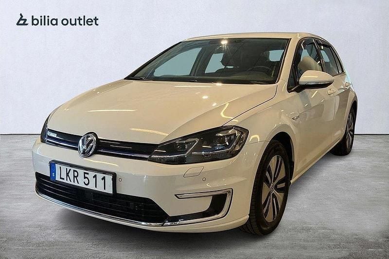 Vit Begagnad 2018 VW e-Golf Halvkombi | 169 000 kr (Marknadspris) - Bild 1/4