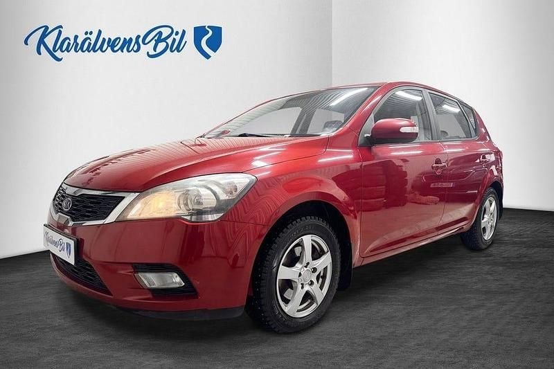 Röd Begagnad 2009 Kia Ceed EX Halvkombi | 84 900 kr (Marknadspris) - Bild 1/4