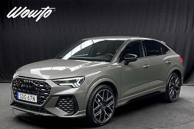 Grå Begagnad 2023 Audi RS Q3 Sportback Sport SUV | 749 800 kr (Dyr) - Bild 1/3