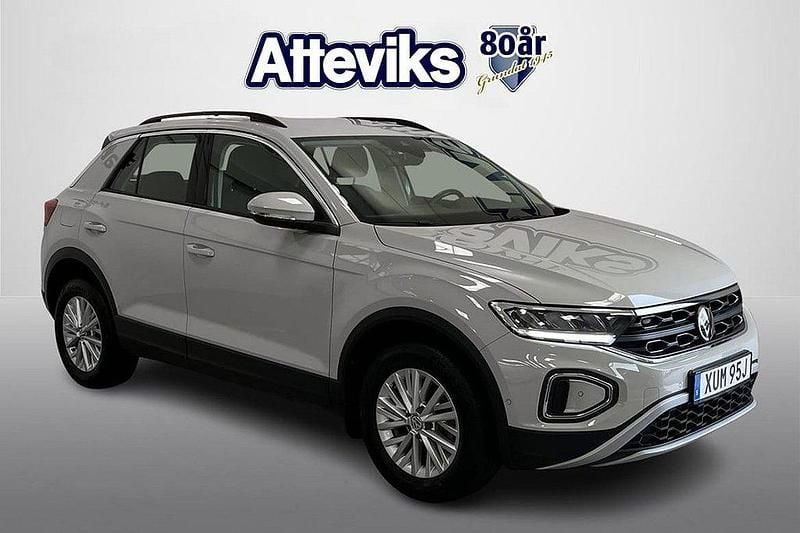 Grå Begagnad 2022 VW T-Roc Life SUV | 237 000 kr (Marknadspris) - Bild 1/4