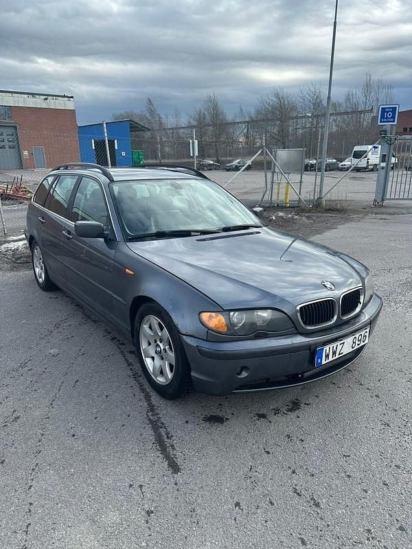 Begagnad BMW 325 192 HK (141 kW) 2002 Kombi