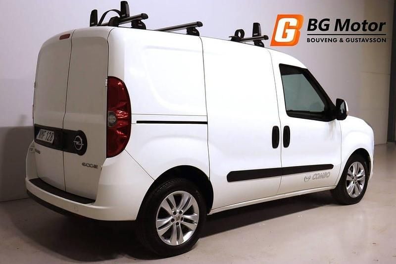 Begagnad Opel Combo 90 HK (66 kW) 2014 Vit Van