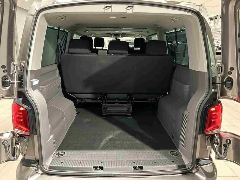 Brun Begagnad 2022 VW Caravelle Minibuss | 489 900 kr - Bild 1/1