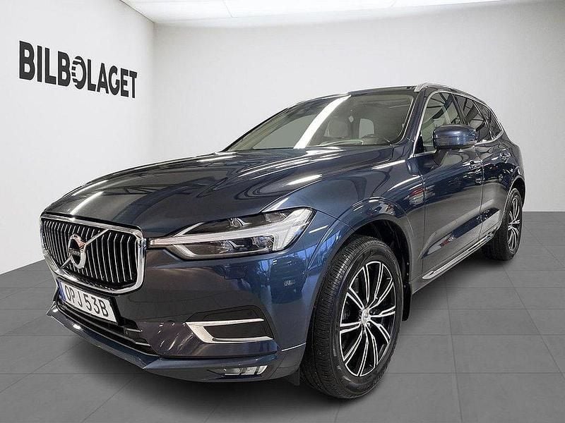 Mörkblå Begagnad 2020 Volvo XC60 Inscription SUV | 369 800 kr (Marknadspris) - Bild 1/4