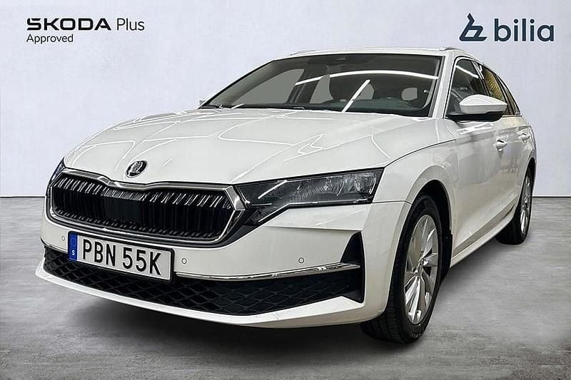 Vit Begagnad 2024 Skoda Octavia Selection Kombi | 379 500 kr (Marknadspris) - Bild 1/4