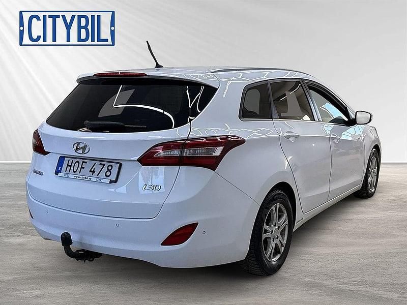 Begagnad Hyundai i30 Premium 136 HK (100 kW) 2016 Vit Kombi