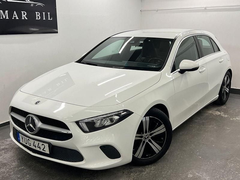 Vit Begagnad 2018 Mercedes A180 Halvkombi | 189 900 kr (Bra pris) - Bild 1/4