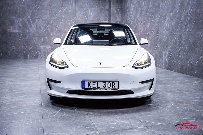 Begagnad Tesla Model 3 Long Range AWD 366 kW (498 HK) 2021 Vit Sedan