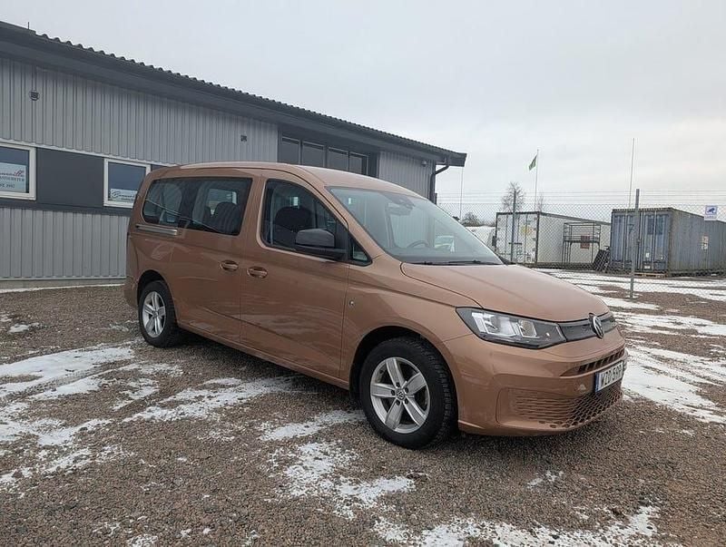 Orange Begagnad 2022 VW Caddy Maxi Life Life Minibuss | 299 900 kr - Bild 1/4