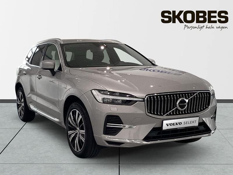 Silver Begagnad 2023 Volvo XC60 Core SUV | 479 900 kr (Marknadspris) - Bild 1/3
