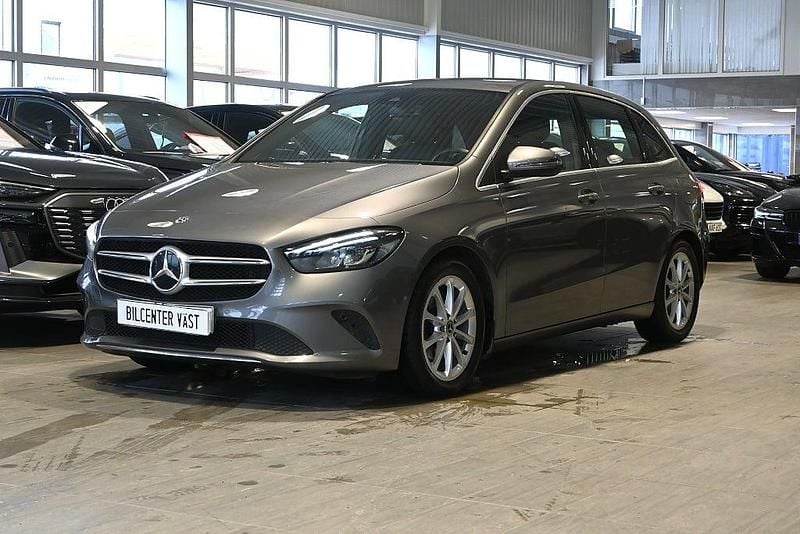 Begagnad Mercedes B180 136 HK (100 kW) 2019 Grå Minibuss