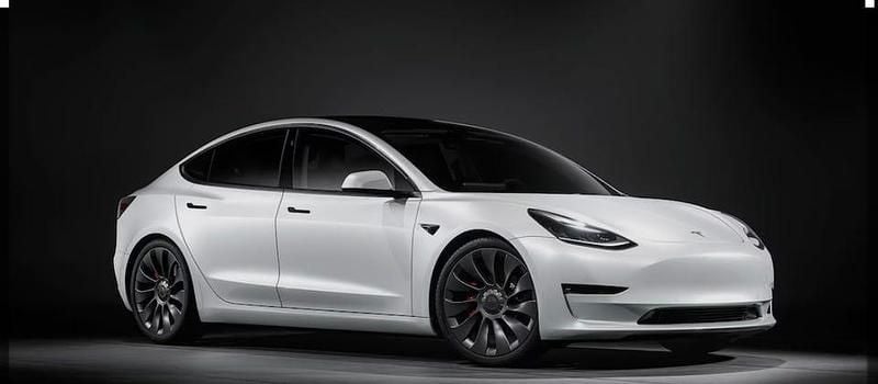Begagnad 2021 Tesla Model 3 Standard Range Plus Sedan | 285 000 kr (Marknadspris) - Bild 1/4