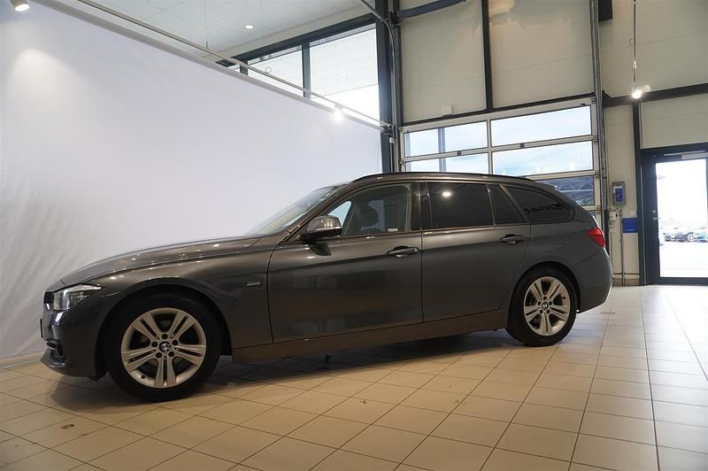 Begagnad BMW 318 Sport Line 150 HK (110 kW) 2017 Mineralgrå Kombi