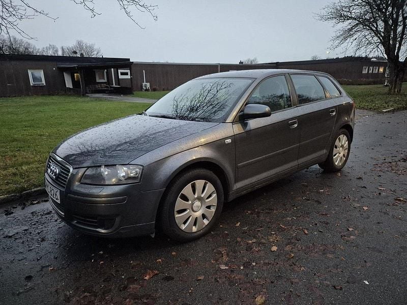 Grå Begagnad 2008 Audi A3 Halvkombi | 40 000 kr (Bra pris) - Bild 1/4