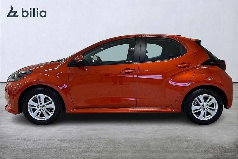 Begagnad Toyota Yaris Hybrid Active 117 HK (86 kW) 2022 Orange Halvkombi
