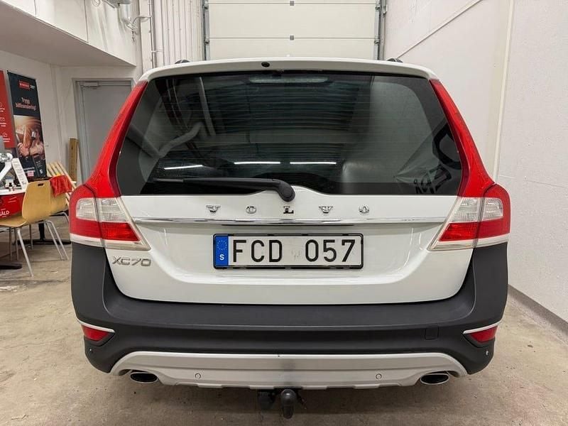 Begagnad Volvo XC70 Momentum 163 HK (119 kW) 2014 Vit Kombi