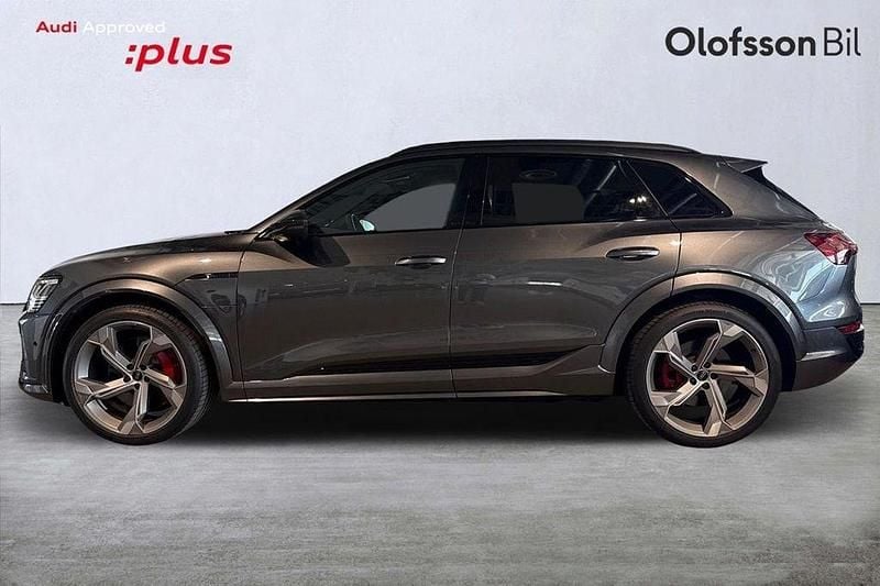Grå Begagnad 2023 Audi SQ8 e-tron Proline SUV | 799 000 kr - Bild 1/3