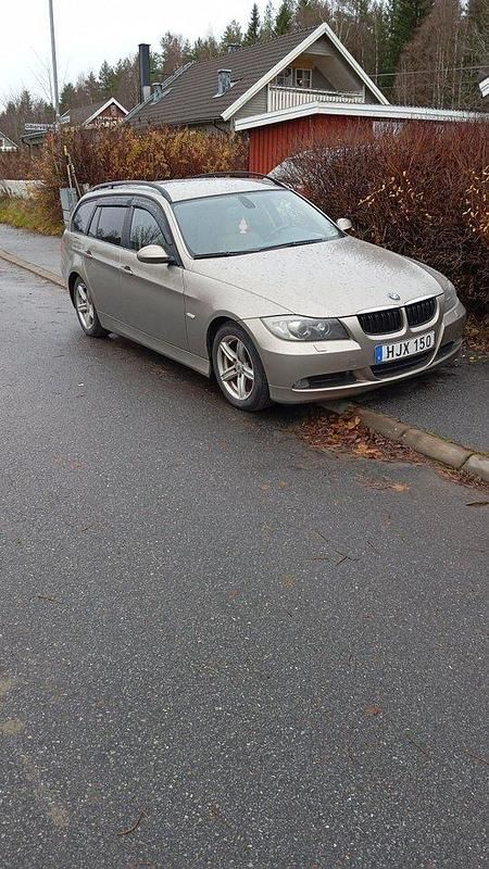 Brun Begagnad 2008 BMW 320 Advantage Kombi | 50 000 kr (Marknadspris) - Bild 1/2