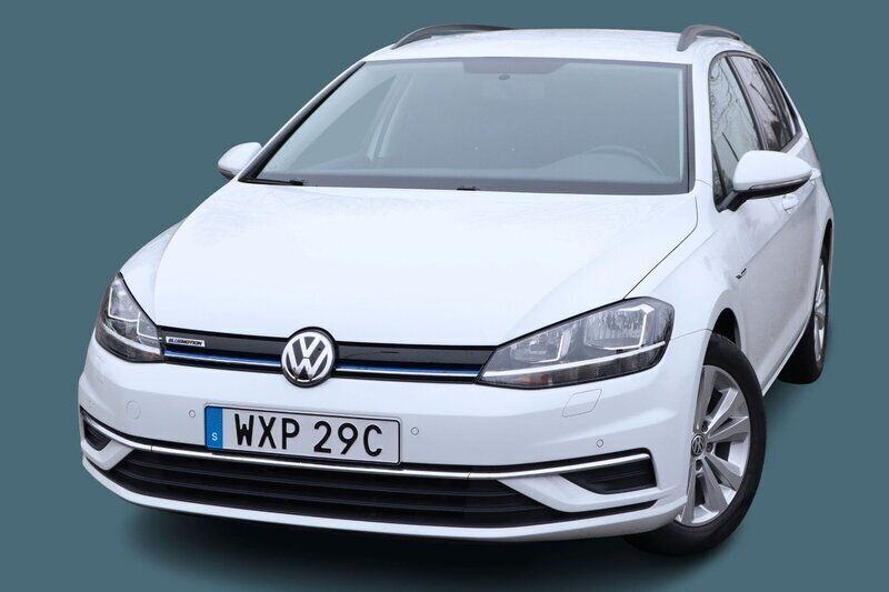 Vit Begagnad 2020 VW Golf VII Kombi | 160 000 kr (Marknadspris) - Bild 1/4