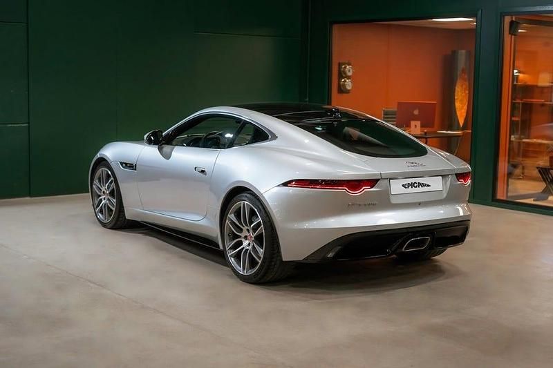 Begagnad Jaguar F-Type R-Dynamic 301 HK (221 kW) 2018 Silver Sportkupé