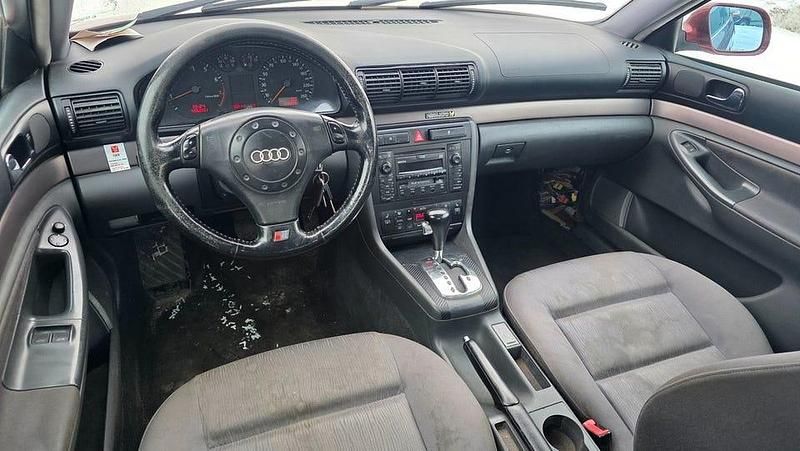 Begagnad Audi A4 150 HK (110 kW) 2000 Röd