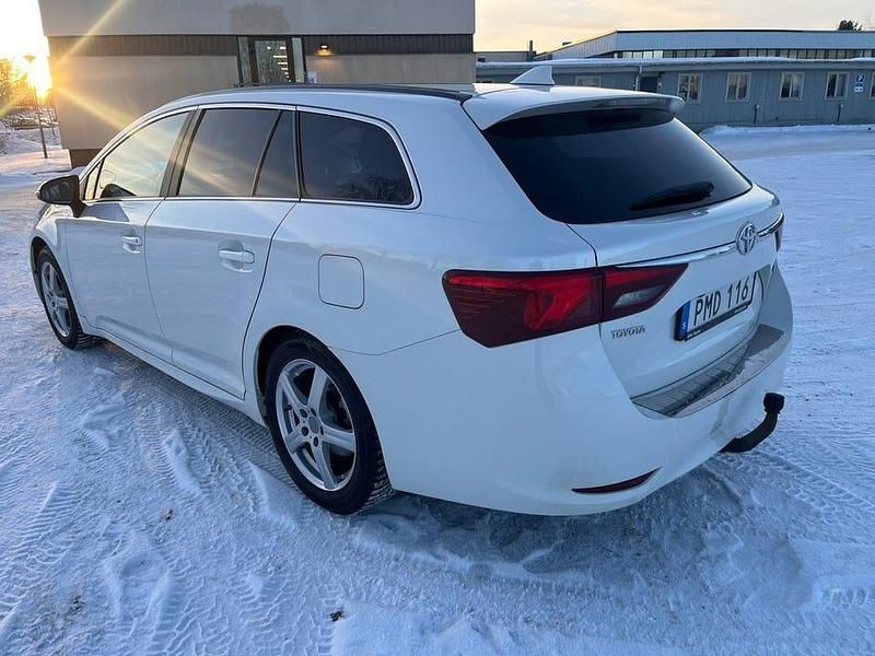Begagnad Toyota Avensis Active 143 HK (105 kW) 2016 Vit Kombi