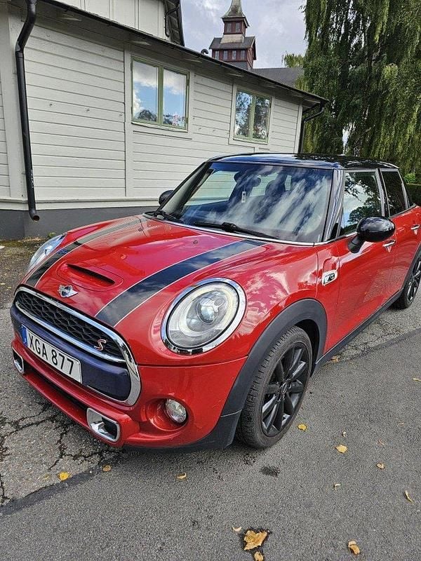 Röd Begagnad 2015 Mini Cooper Halvkombi | 140 000 kr (Bra pris) - Bild 1/4