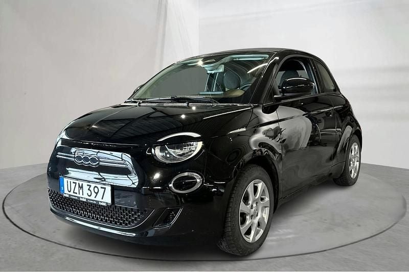 Svart Begagnad 2022 Fiat 500e Cab | 199 000 kr (Superpris) - Bild 1/4