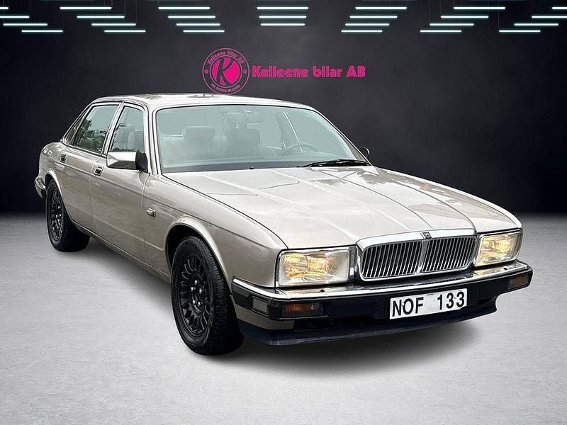 Begagnad Jaguar XJ Sovereign 185 HK (136 kW) 1988 Ljusgrå Sedan