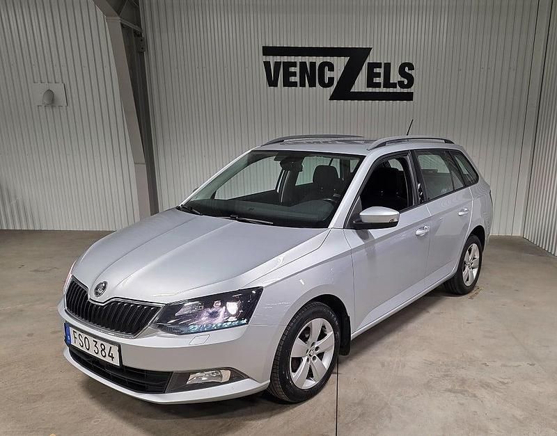 Silver metallic Begagnad 2015 Skoda Fabia Elegance Kombi | 74 000 kr (Marknadspris) - Bild 1/4