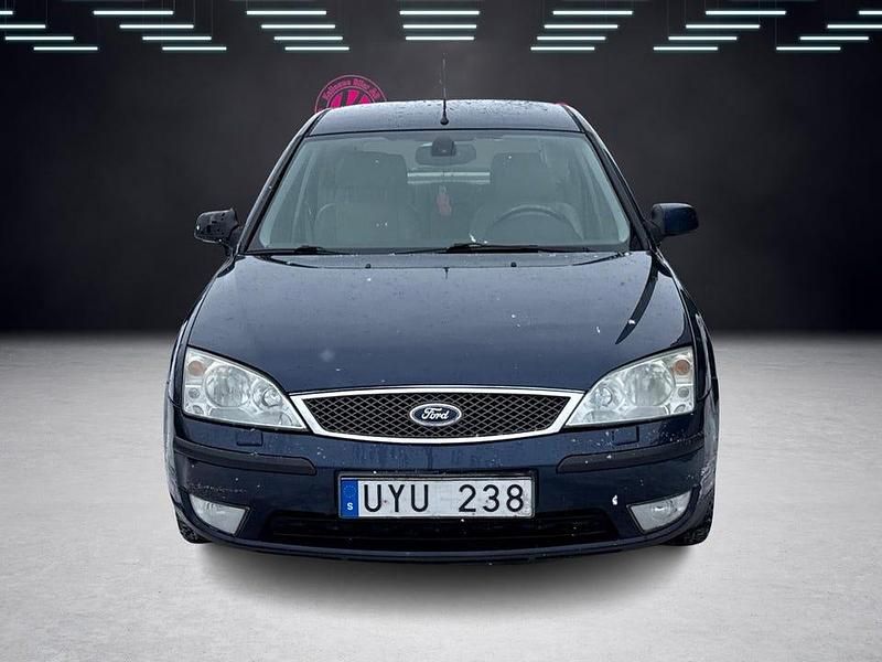 Begagnad Ford Mondeo 146 HK (107 kW) 2004 Mörkblå Halvkombi