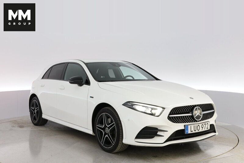 Vit Begagnad 2021 Mercedes A250 AMG line Halvkombi | 239 000 kr (Bra pris) - Bild 1/4