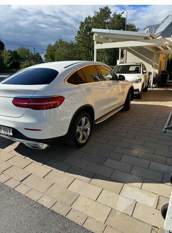 Vit Begagnad 2018 Mercedes GLC220 Sportkupé | 320 000 kr (Bra pris) - Bild 1/4