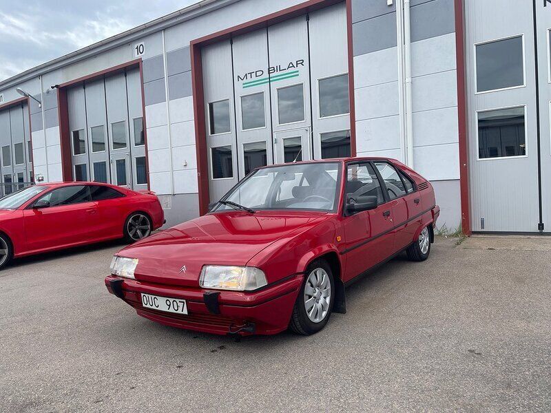 Röd Begagnad 1990 Citroën BX Halvkombi | 109 900 kr - Bild 1/4