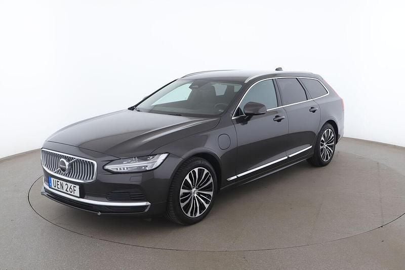 Grå Begagnad 2023 Volvo V90 Kombi | 465 000 kr (Marknadspris) - Bild 1/3