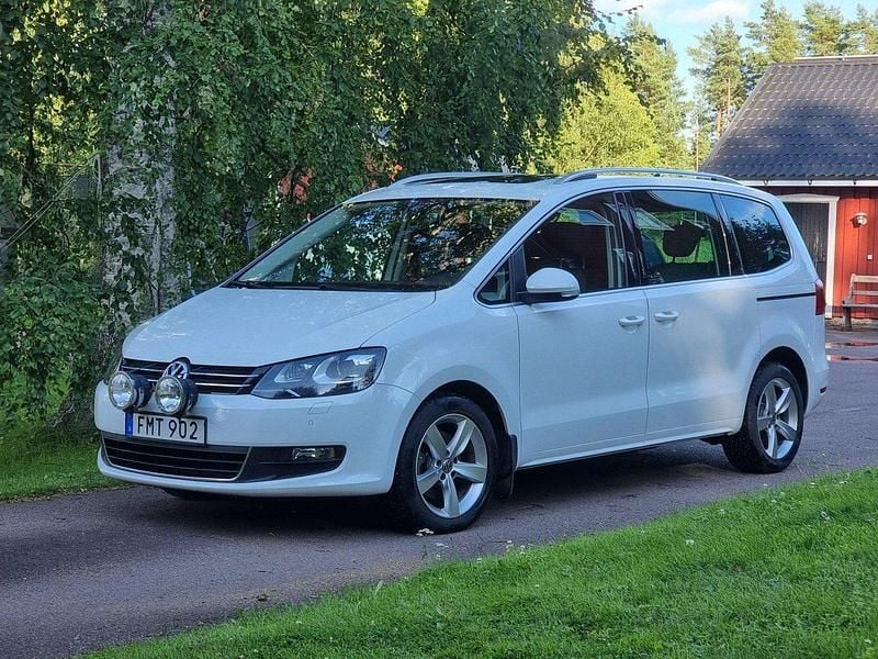 Grå Begagnad 2015 VW Sharan Minibuss | 125 000 kr (Superpris) - Bild 1/4