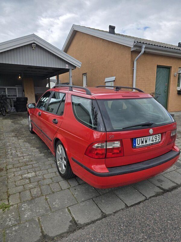 Röd Begagnad 2004 Saab 9-5 Vector Kombi | 11 000 kr (Superpris) - Bild 1/4