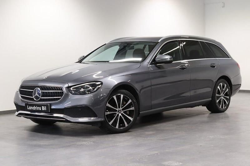 Grå Begagnad 2021 Mercedes E300 Avantgarde | 359 000 kr (Marknadspris) - Bild 1/4