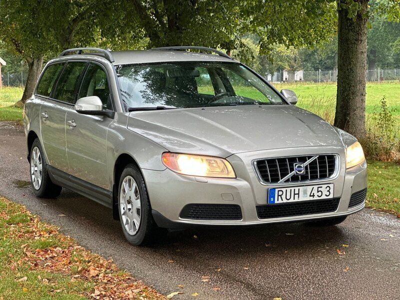 Ljusbrun Begagnad 2008 Volvo V70 Kombi | 44 900 kr (Marknadspris) - Bild 1/4