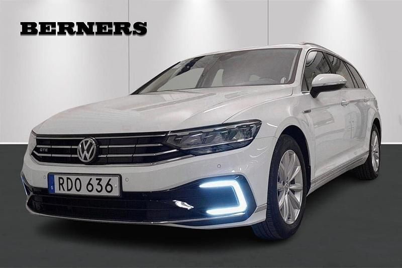 Vit Begagnad 2020 VW Passat GTE Kombi | 259 900 kr (Bra pris) - Bild 1/4