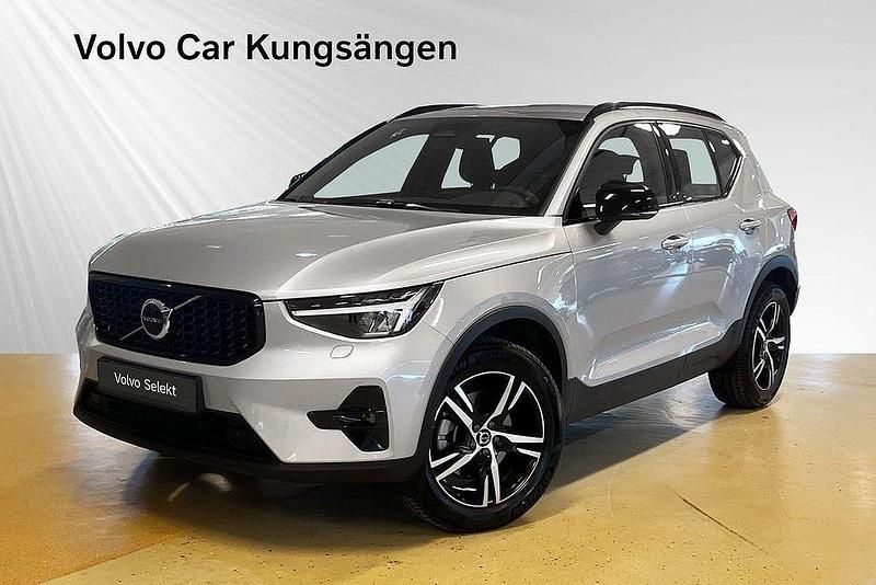 Silver Begagnad 2024 Volvo XC40 Plus SUV | 399 900 kr (Lite dyr) - Bild 1/4